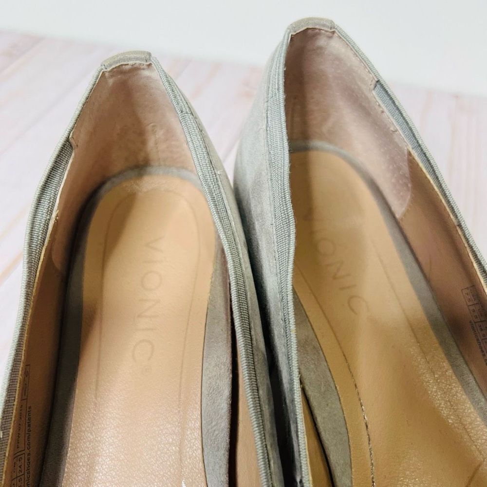 Vionic Natalie Light Gray Suede Block Heels Round Toe - Picture 5 of 11